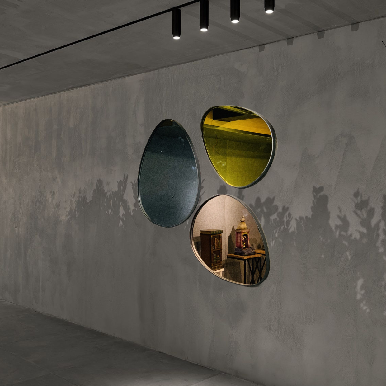 Triputi Mirror