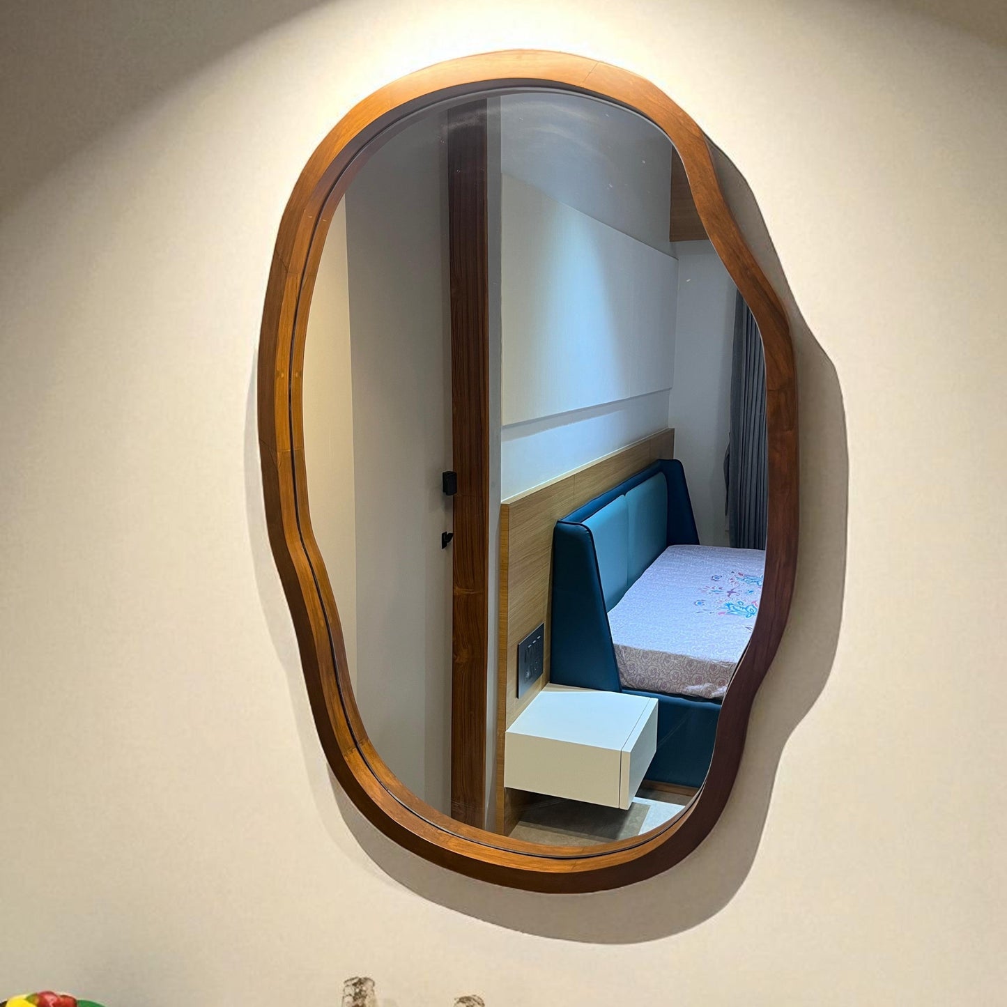 Eira Mirror
