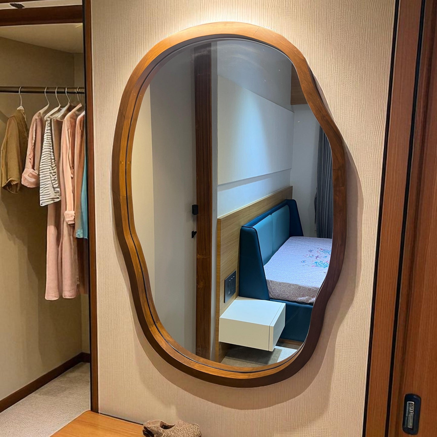 Eira Mirror