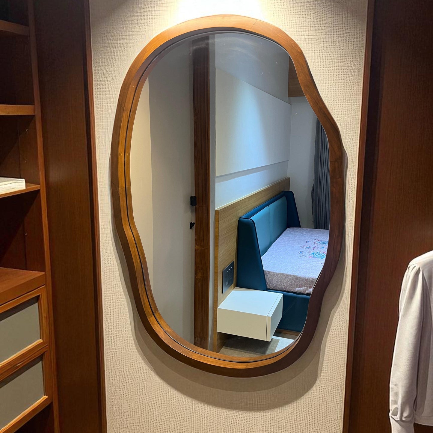 Eira Mirror