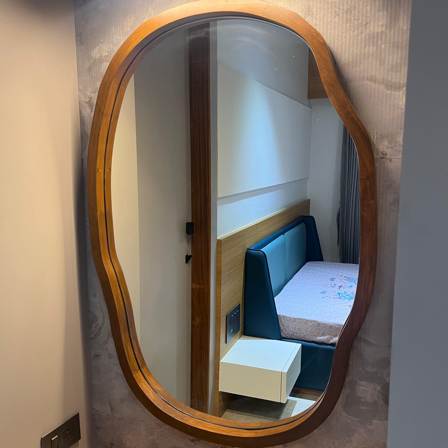 Eira Mirror
